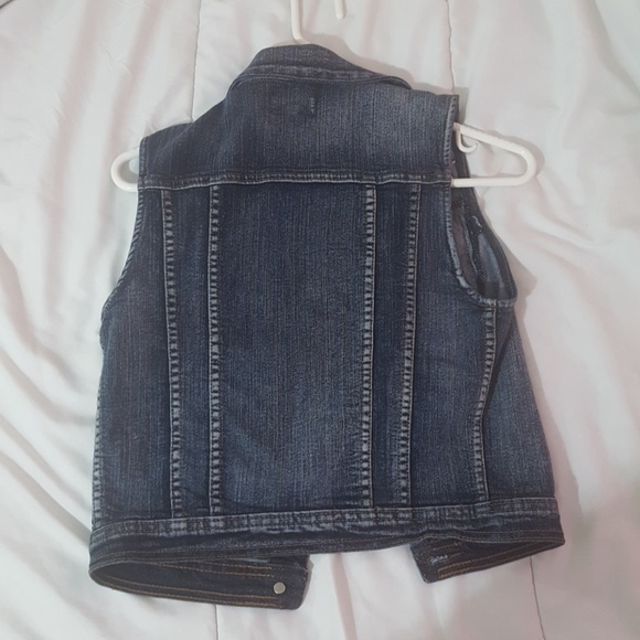 Vest - Picture 4 of 4